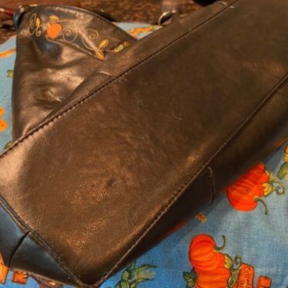Large BLACK faux LEATHER satchel PURSE ~ Gorgeous EMBROIDERED PUMPKINS ~ Pockets - Picture 6 of 11